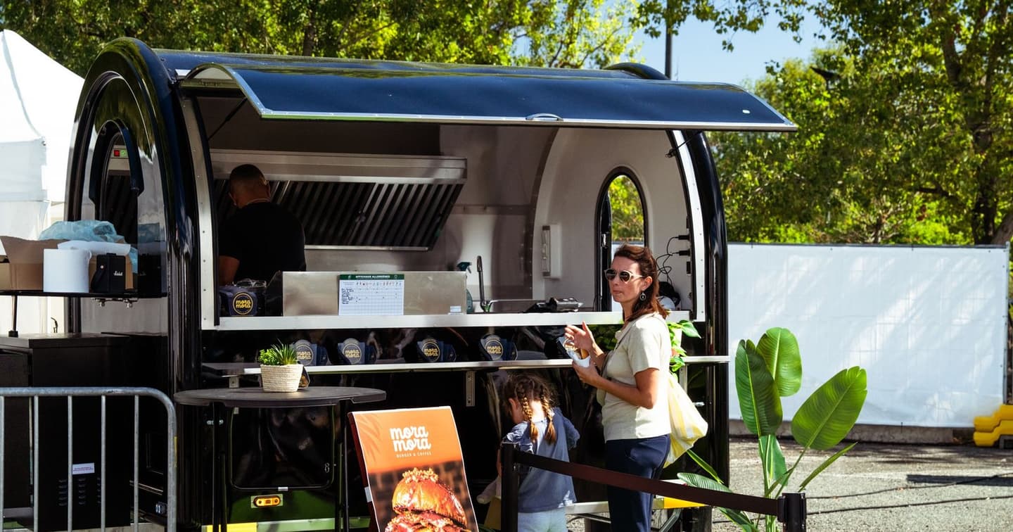 Rimorchio food truck Food Truck Store in pieno servizio